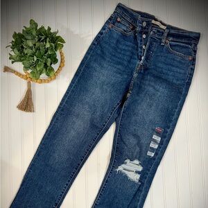 Levi’s Wedgie Straight High Rise Distressed